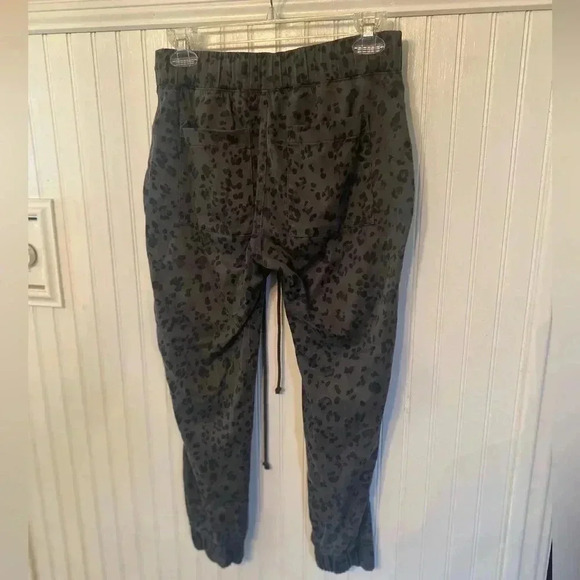 Cloth & Stone for Anthropologie Animal Print Petite Joggers size XS - Picture 3 of 6